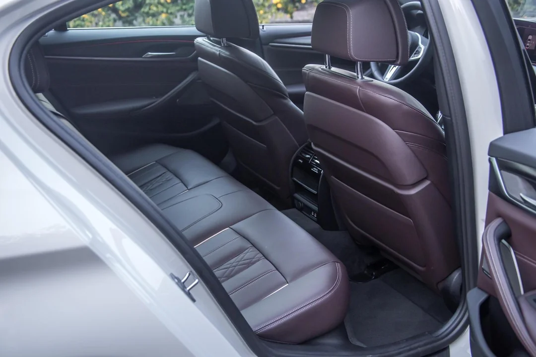 theres-not-enough-back-seat-room-in-the-5-series-change-my-v0-3juirvp05d5c1